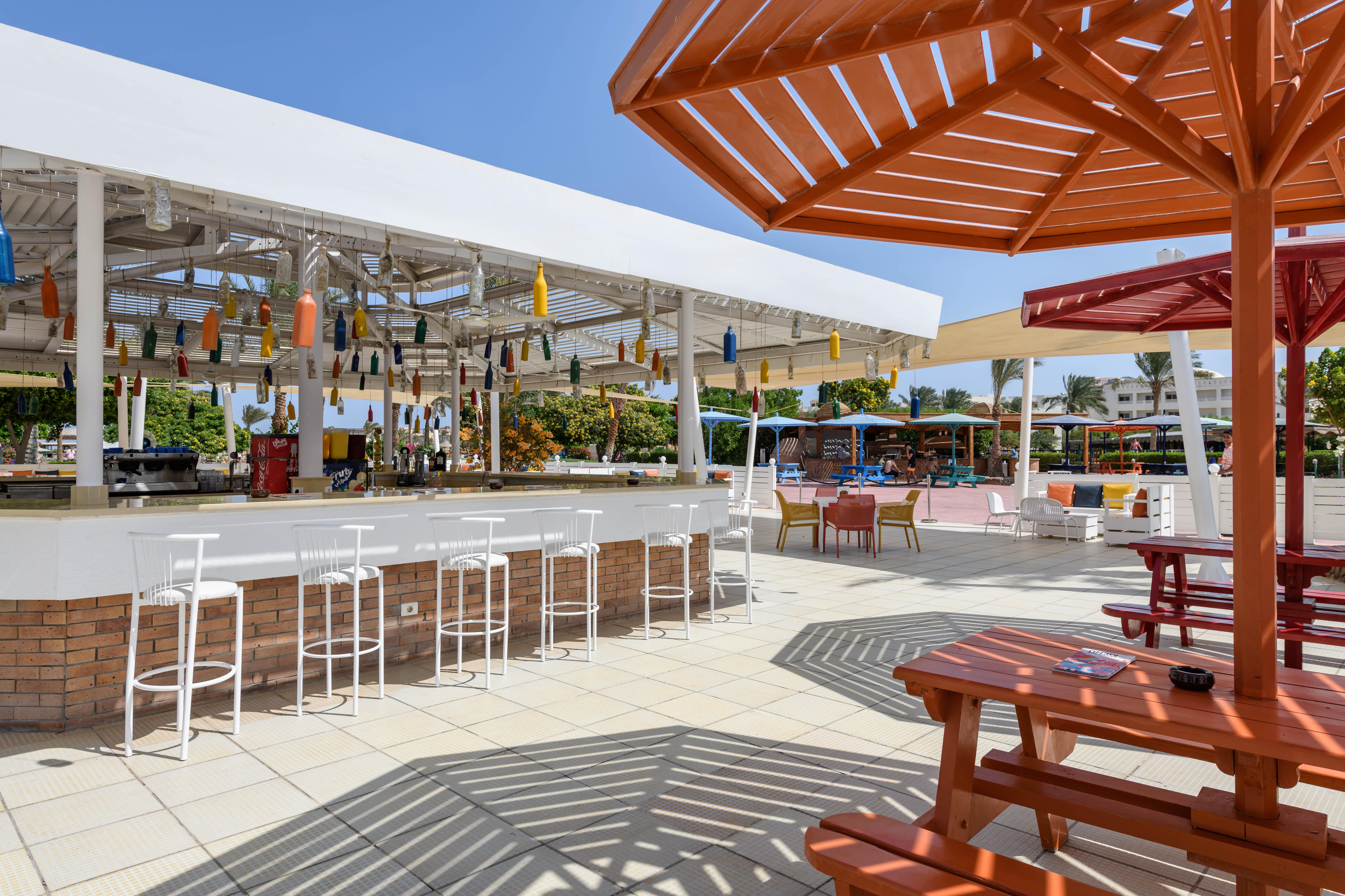 Desert Rose Resort Hurghada Exterior foto The pool bar at the Hilton San Diego Bayfront