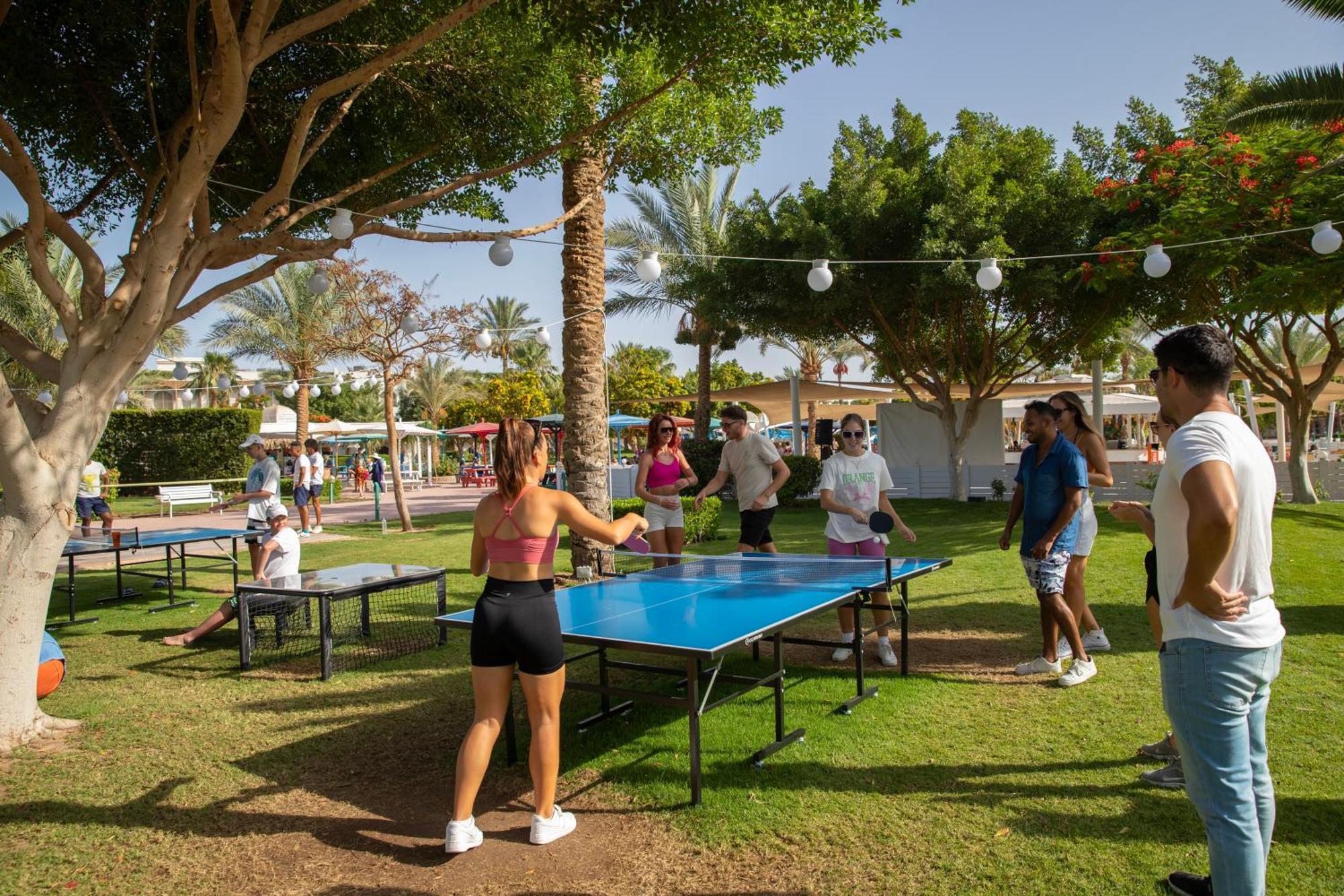 Desert Rose Resort Hurghada Exterior foto Table tennis at the resort