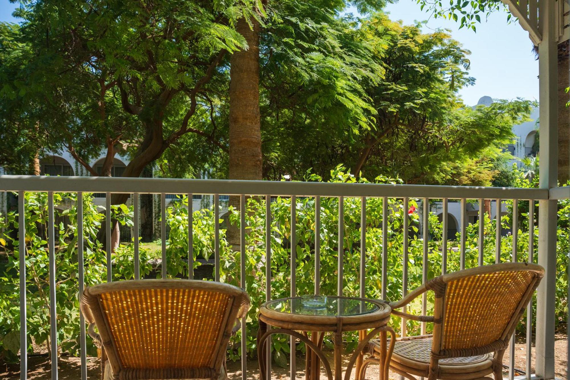 Desert Rose Resort Hurghada Exterior foto A balcony